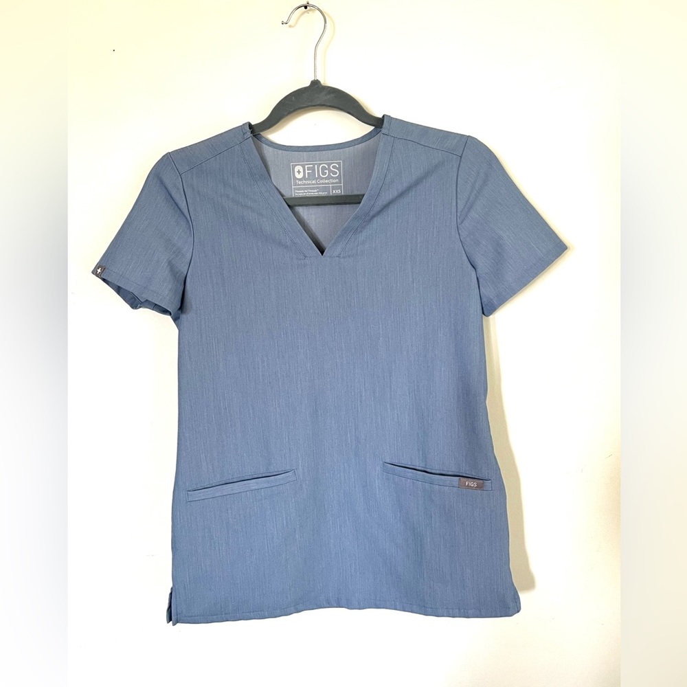 Figs Casma™ Three-Pocket Scrub Top, Women’s XXS, Blue